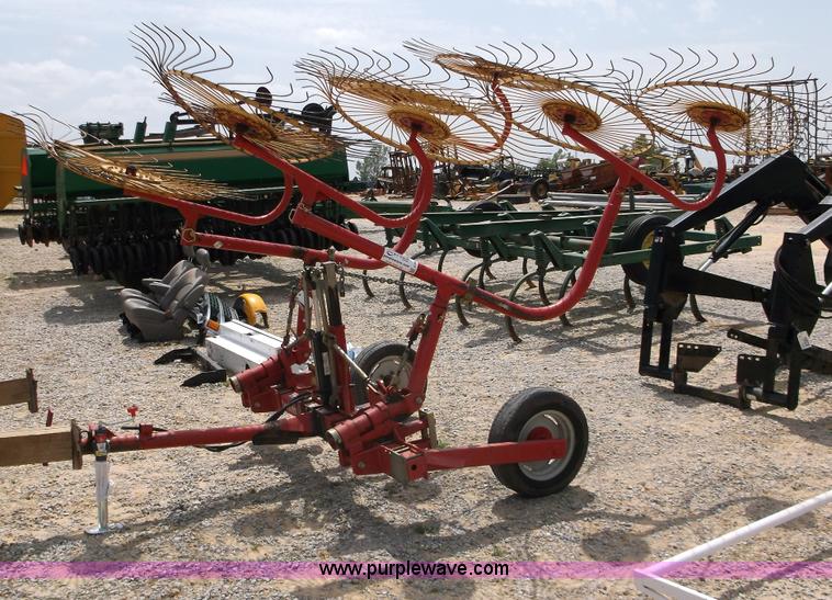 image for item E7616 Tonutt 858 hay rake