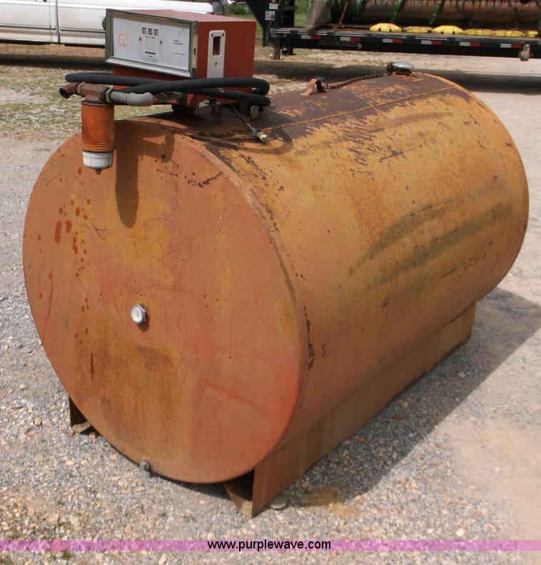 500 gallon diesel fuel tank in Gravette, AR Item E7620 sold Purple Wave