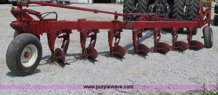 image for item G2077 White 588 semi-mounted seven bottom plow