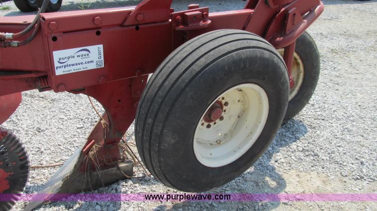 image for item G2077 White 588 semi-mounted seven bottom plow
