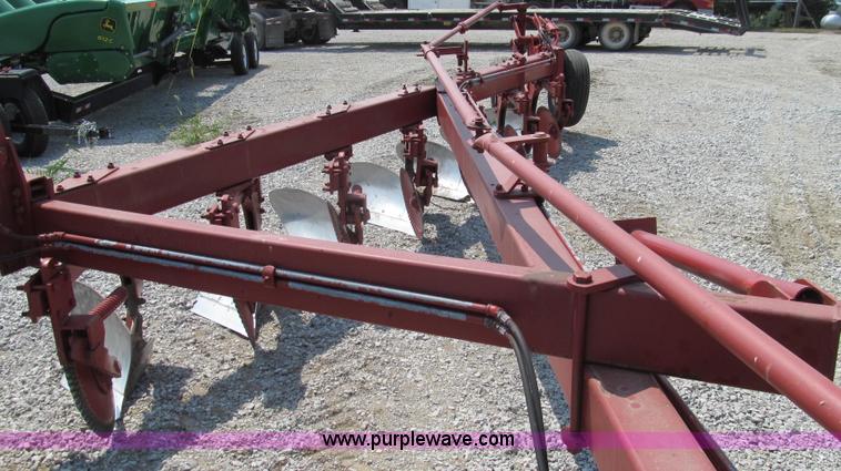 image for item G2077 White 588 semi-mounted seven bottom plow