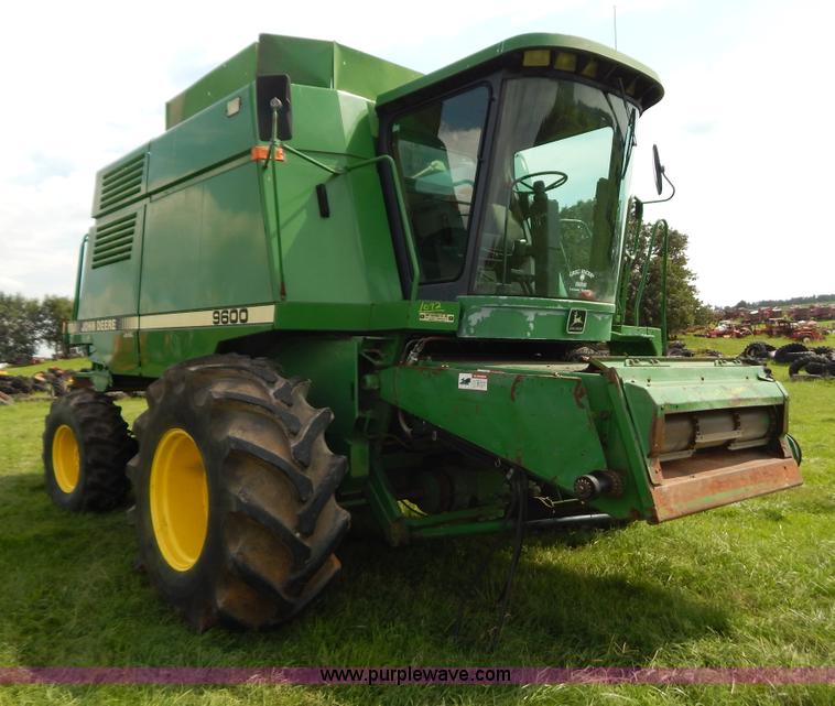 image for item G3289 1989 John Deere 9600 combine
