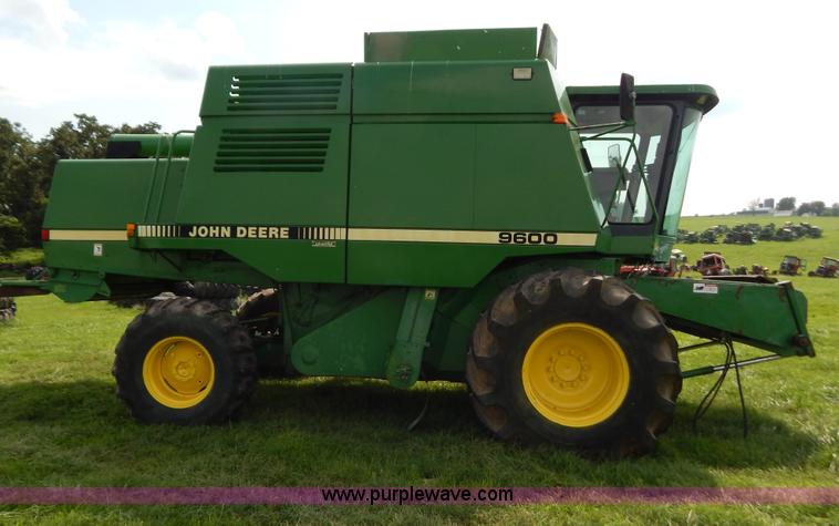 image for item G3289 1989 John Deere 9600 combine