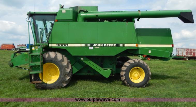 image for item G3289 1989 John Deere 9600 combine