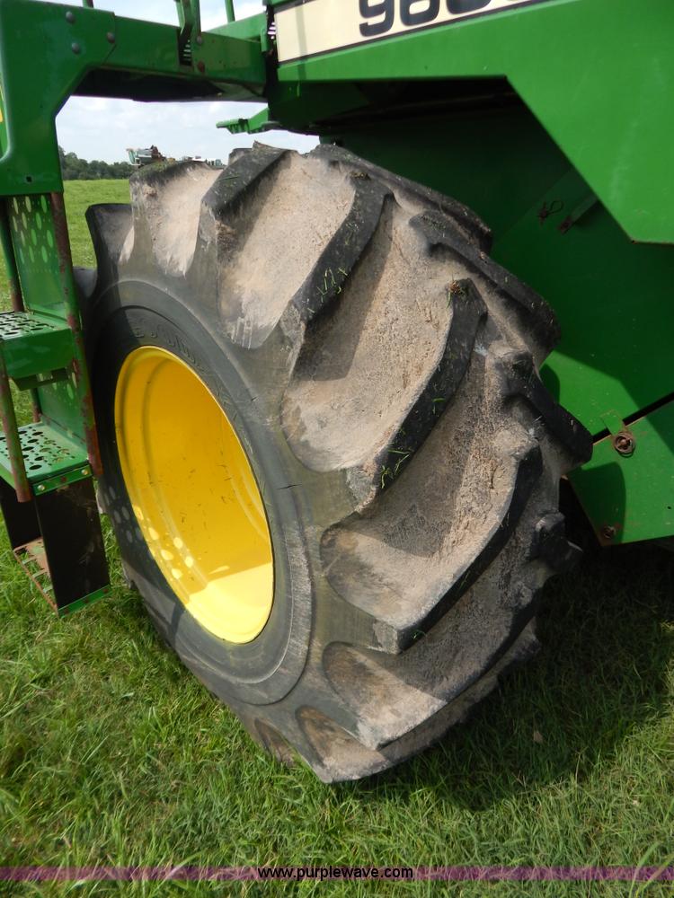 image for item G3289 1989 John Deere 9600 combine