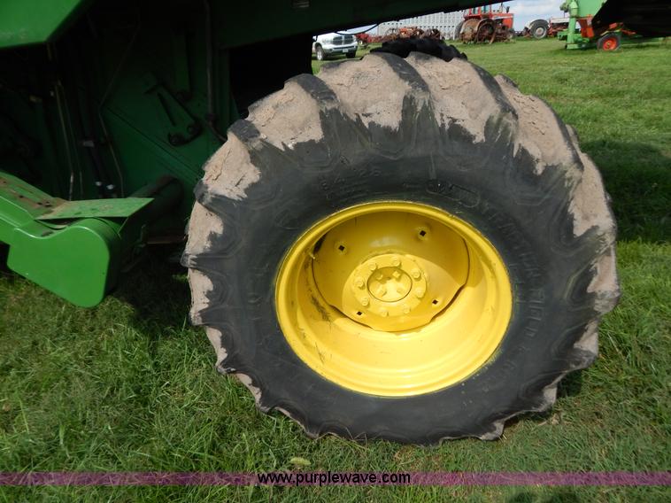 image for item G3289 1989 John Deere 9600 combine
