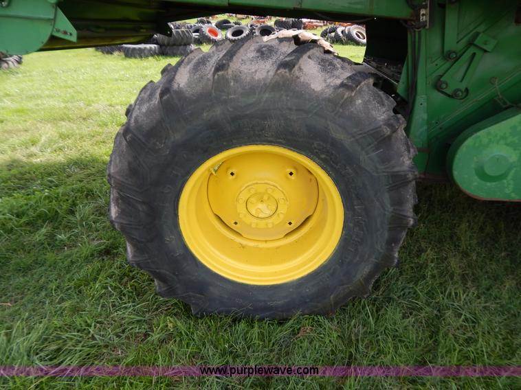 image for item G3289 1989 John Deere 9600 combine