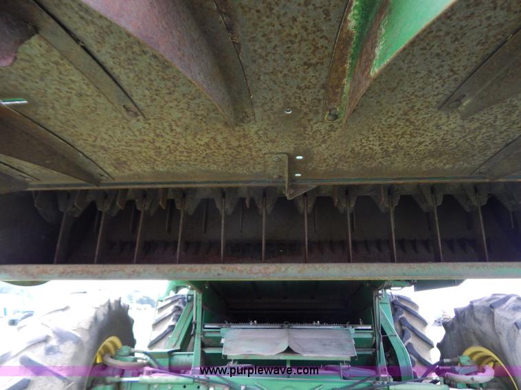 image for item G3289 1989 John Deere 9600 combine