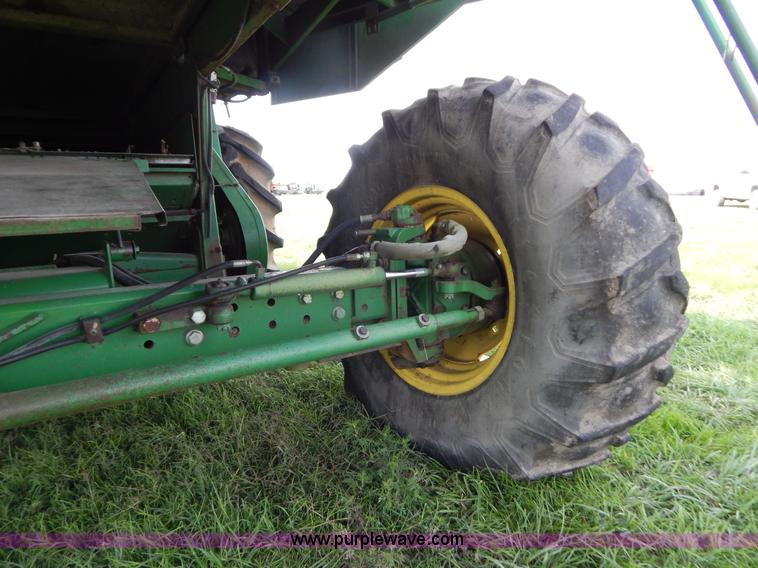 image for item G3289 1989 John Deere 9600 combine