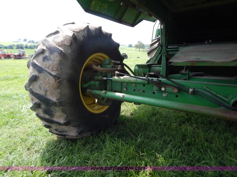 image for item G3289 1989 John Deere 9600 combine