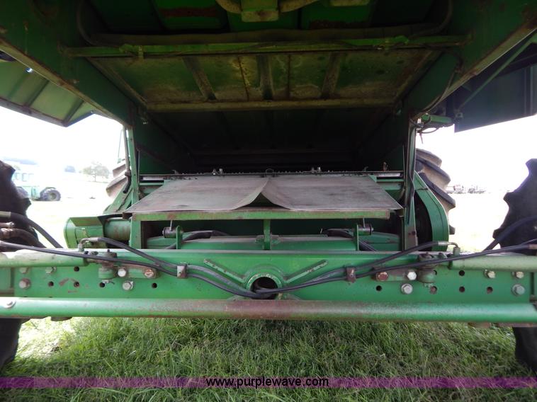 image for item G3289 1989 John Deere 9600 combine