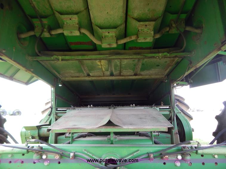 image for item G3289 1989 John Deere 9600 combine