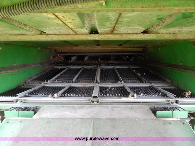 image for item G3289 1989 John Deere 9600 combine