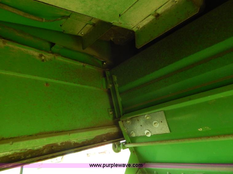 image for item G3289 1989 John Deere 9600 combine