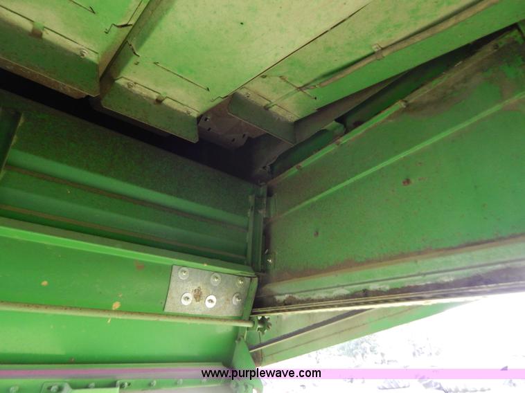 image for item G3289 1989 John Deere 9600 combine