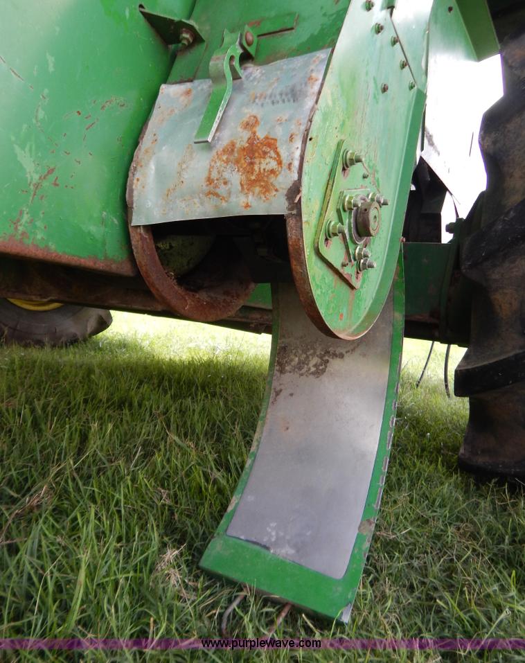 image for item G3289 1989 John Deere 9600 combine