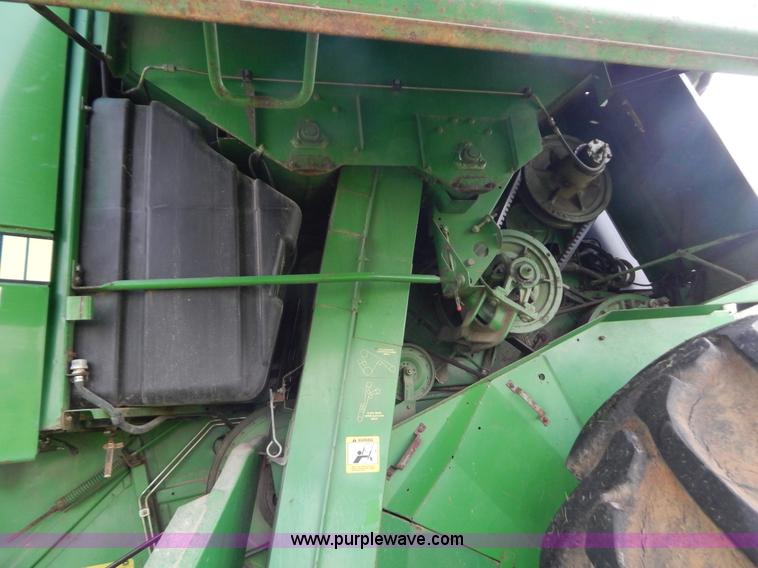 image for item G3289 1989 John Deere 9600 combine