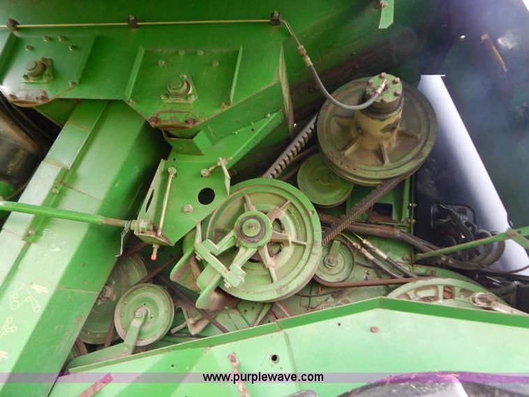 image for item G3289 1989 John Deere 9600 combine
