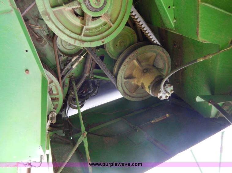 image for item G3289 1989 John Deere 9600 combine