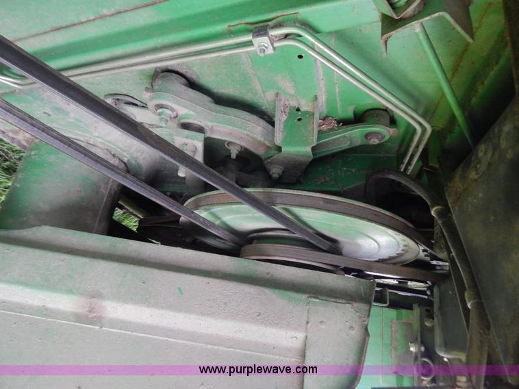 image for item G3289 1989 John Deere 9600 combine