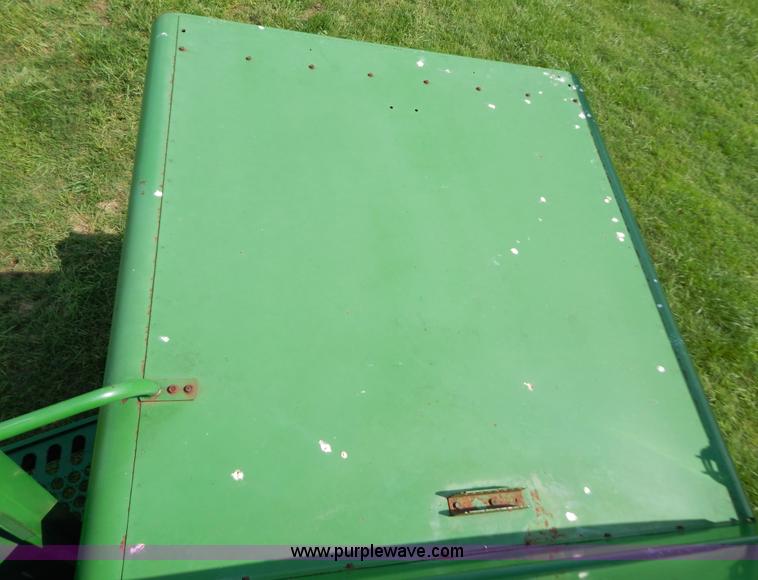 image for item G3289 1989 John Deere 9600 combine