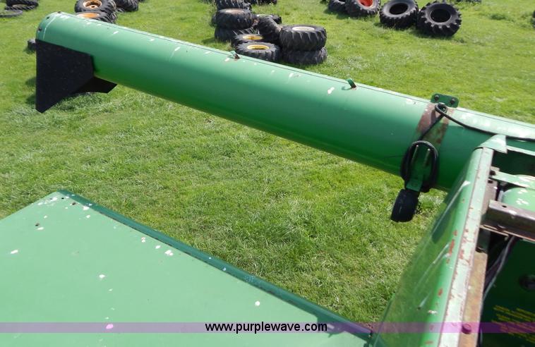 image for item G3289 1989 John Deere 9600 combine