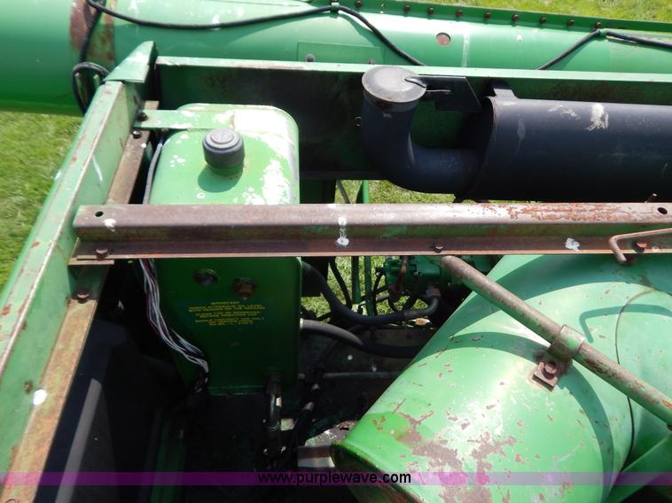 image for item G3289 1989 John Deere 9600 combine