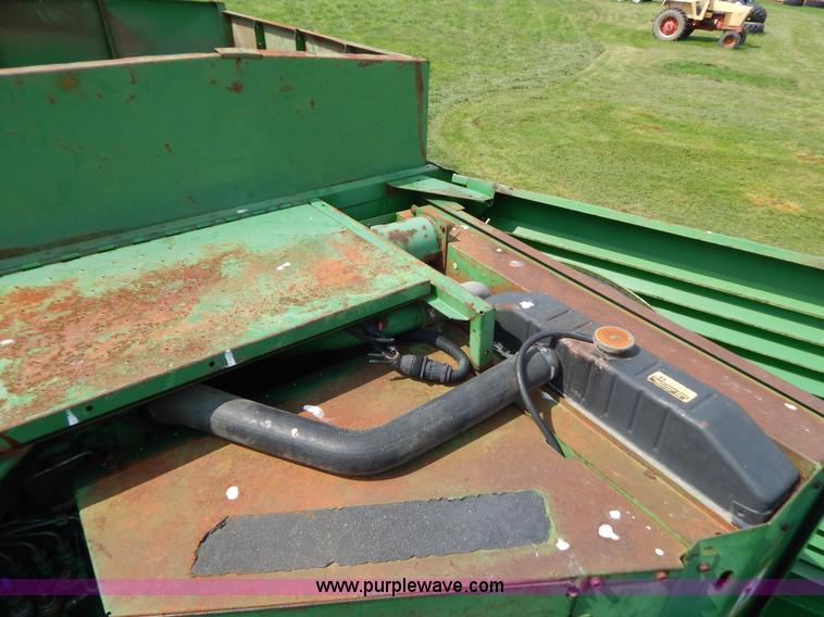 image for item G3289 1989 John Deere 9600 combine