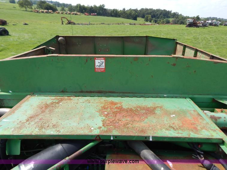 image for item G3289 1989 John Deere 9600 combine