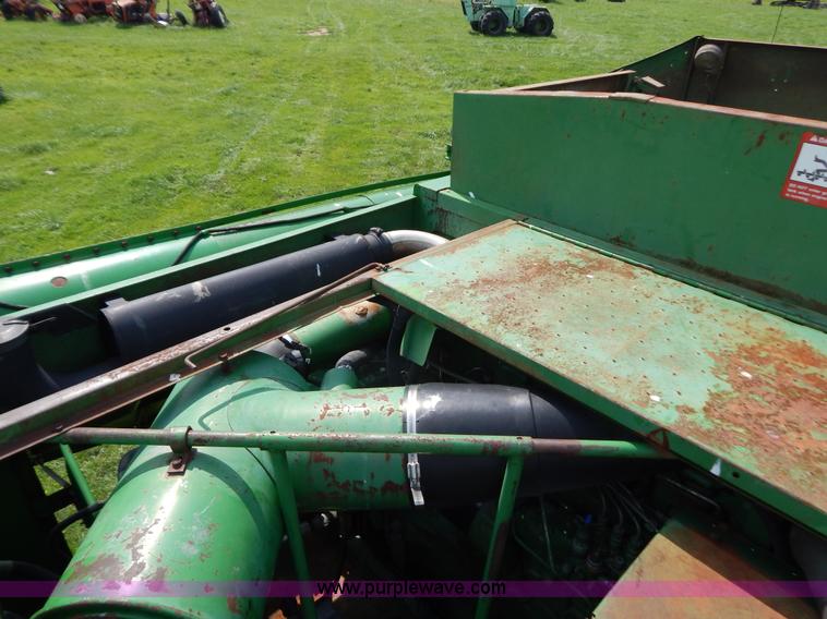 image for item G3289 1989 John Deere 9600 combine