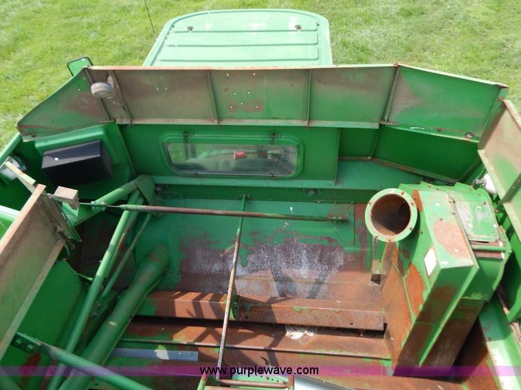 image for item G3289 1989 John Deere 9600 combine