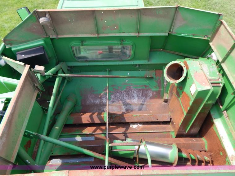 image for item G3289 1989 John Deere 9600 combine