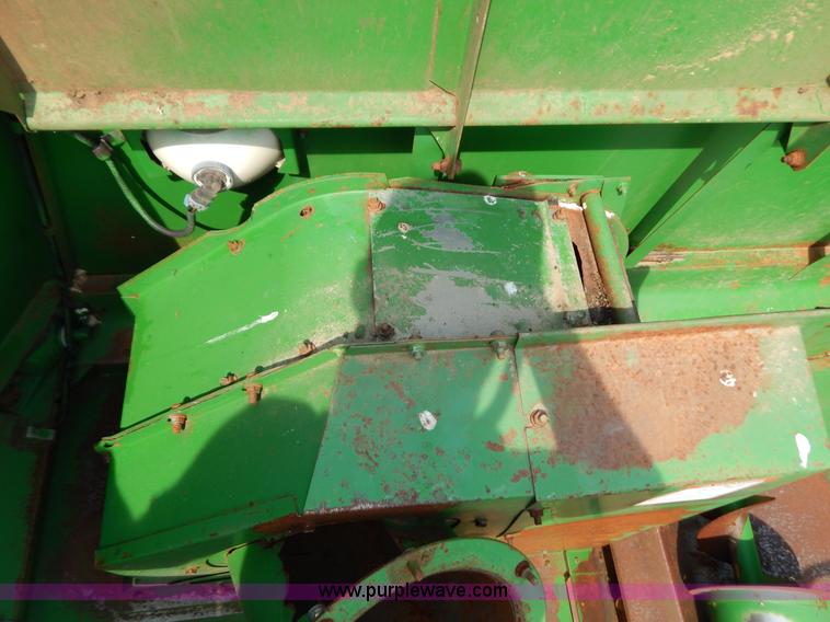 image for item G3289 1989 John Deere 9600 combine
