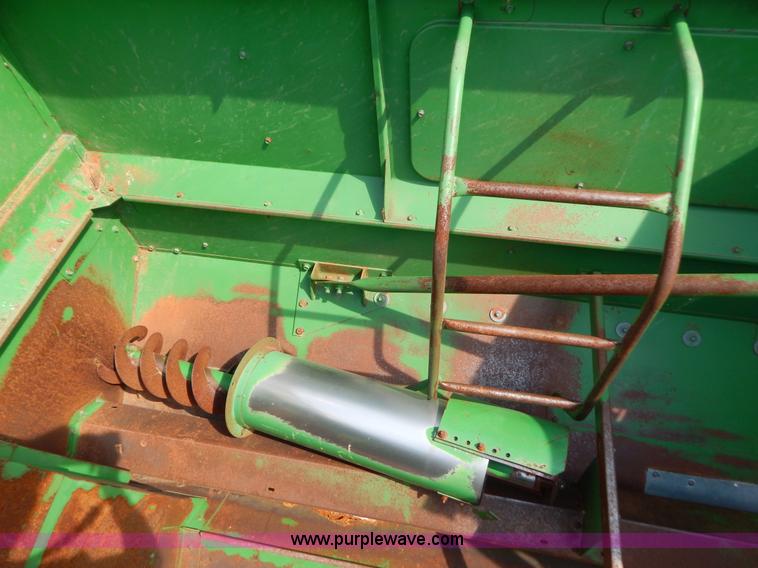 image for item G3289 1989 John Deere 9600 combine