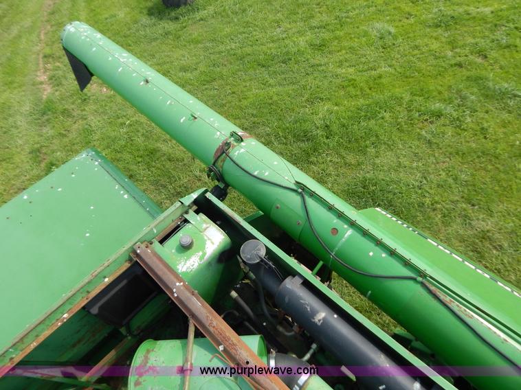 image for item G3289 1989 John Deere 9600 combine