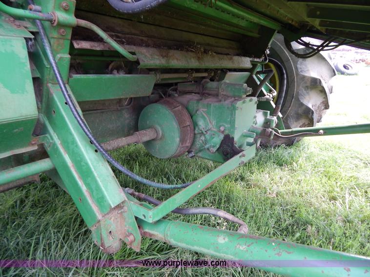 image for item G3289 1989 John Deere 9600 combine