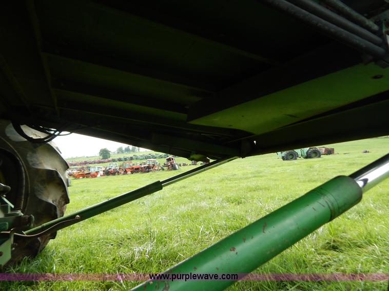 image for item G3289 1989 John Deere 9600 combine