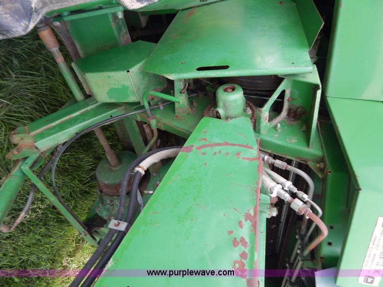 image for item G3289 1989 John Deere 9600 combine