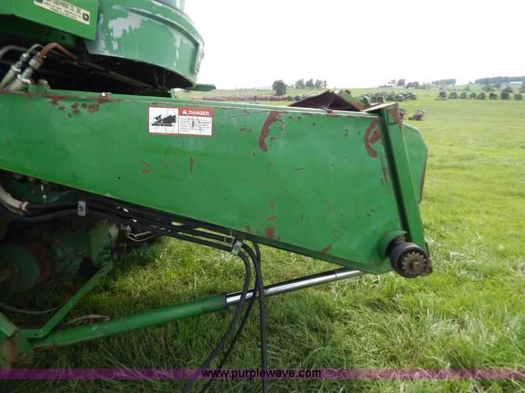 image for item G3289 1989 John Deere 9600 combine