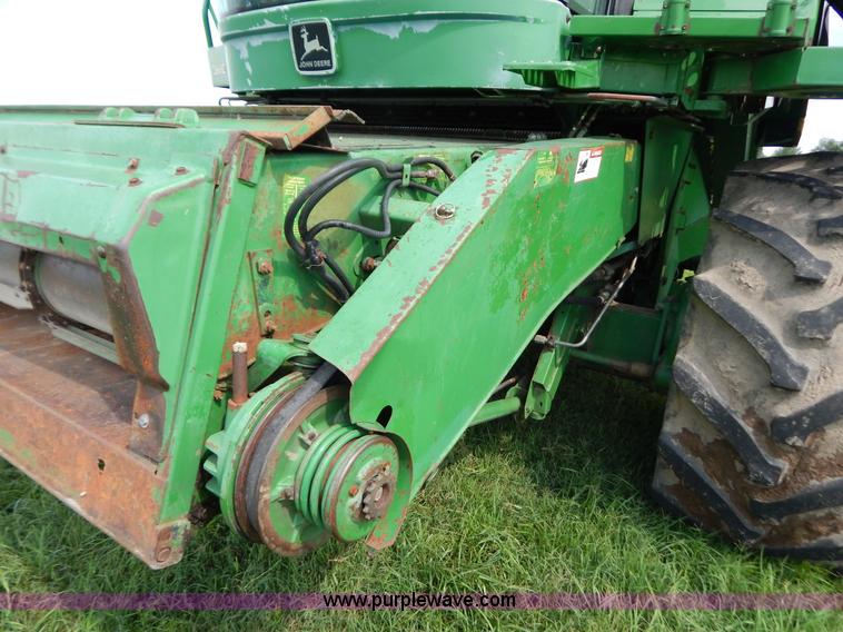 image for item G3289 1989 John Deere 9600 combine