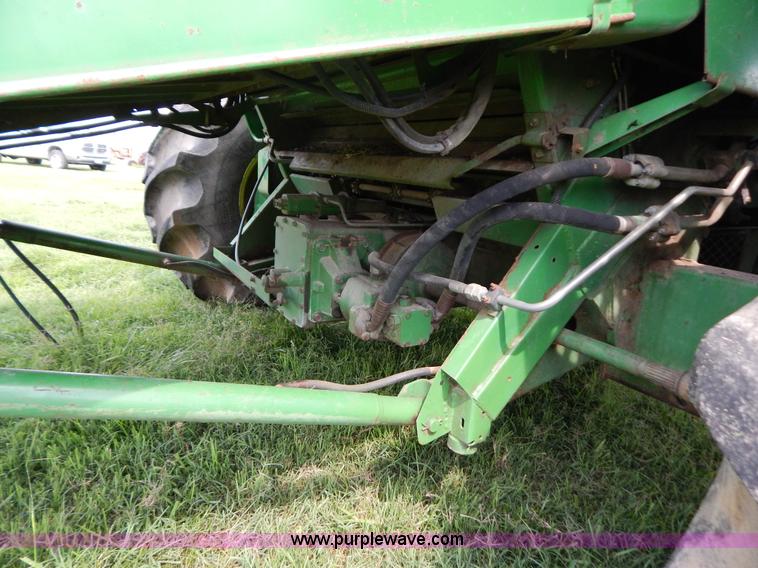 image for item G3289 1989 John Deere 9600 combine