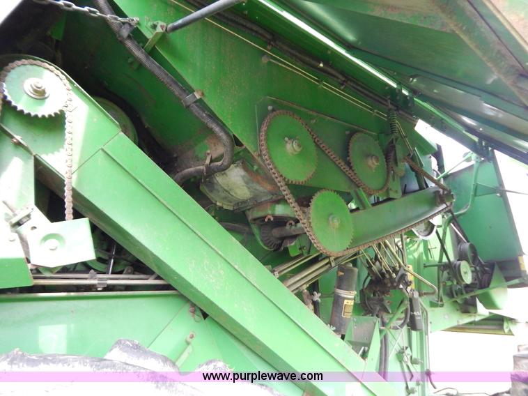 image for item G3289 1989 John Deere 9600 combine
