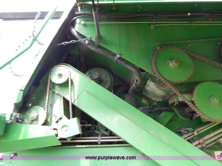 image for item G3289 1989 John Deere 9600 combine