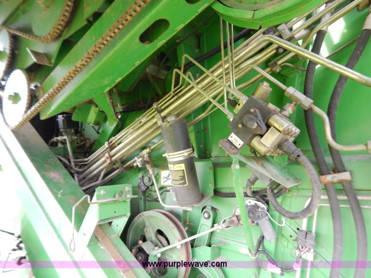 image for item G3289 1989 John Deere 9600 combine