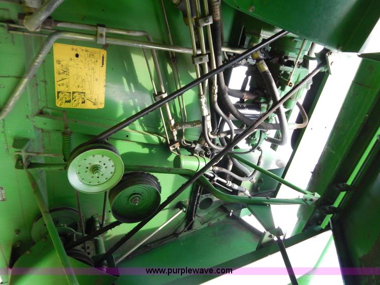 image for item G3289 1989 John Deere 9600 combine