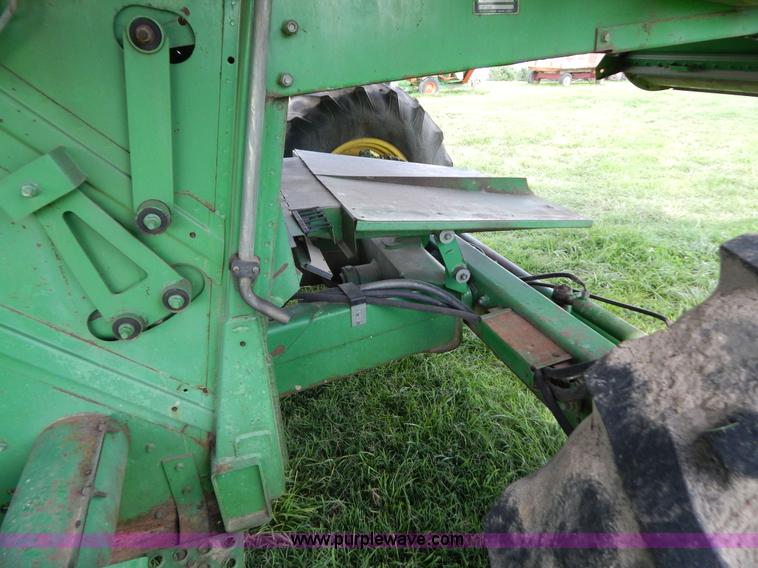 image for item G3289 1989 John Deere 9600 combine