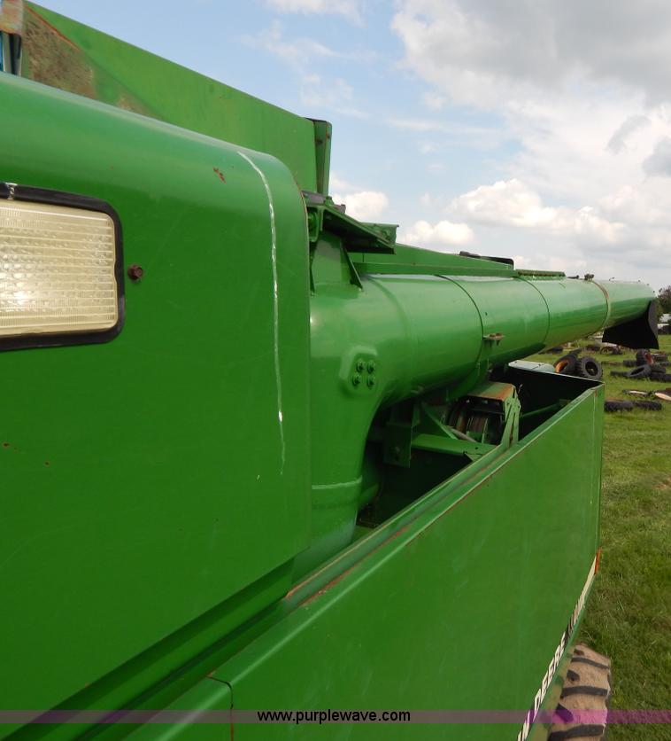image for item G3289 1989 John Deere 9600 combine