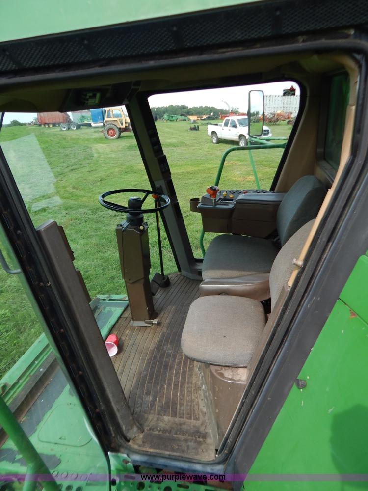 image for item G3289 1989 John Deere 9600 combine