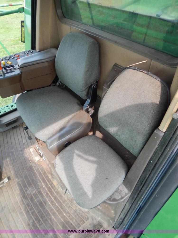 image for item G3289 1989 John Deere 9600 combine