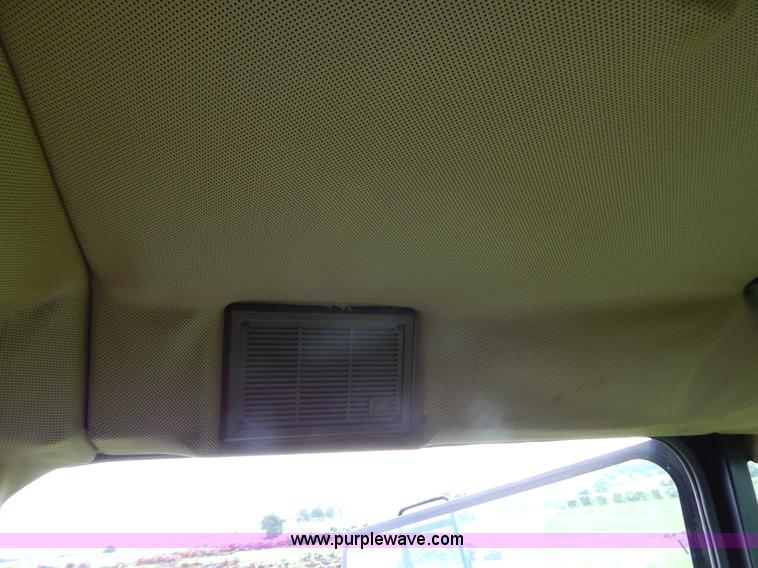 image for item G3289 1989 John Deere 9600 combine